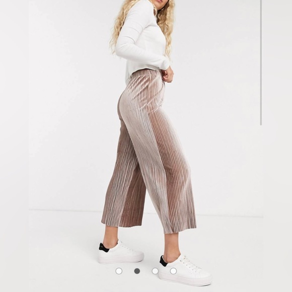 ASOS DESIGN velvet plisse culotte trouser in light pink - Picture 2 of 4